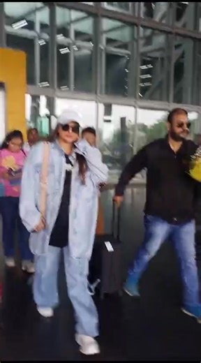 The gorgeous Sonakshi Sinha arrives in the city to attend the inaugural ceremony of KIFF 2023 which is happening today. #kolkata #sonakshisinha #celeb #kiff #celebspotting #kolkatainternationalfilmfestival | Calcutta Times