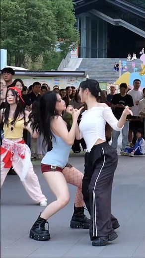 Kpop in public KISS OF LIFE ‘Who is she’