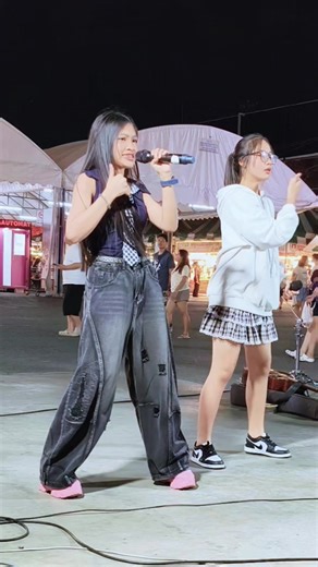 @บิวตี้ วิภาวี @sirikwanjanwong #กีต้าร์สิริขวัญ #guitarsirikwan #เลียบด่วนแดนเนรมิตร