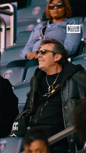 Nicolas Sarkozy, Jean-Luc Reichmann, Elie Semoun et Niall Horan au Parc des princes pour PSG-Nantes.