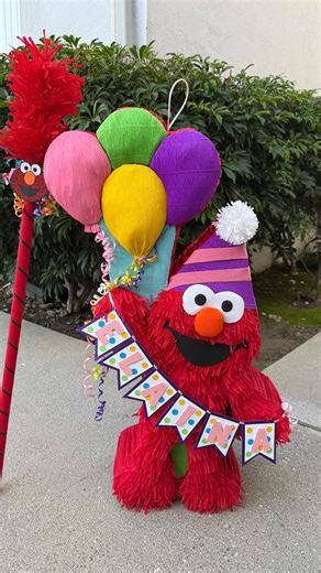Custom Piñatas & More 🪅 on Instagram: "Smiles, balloons, and Elmo magic ❤️🎈 The perfect piñata for an Elmo loving girly pop 🥰🪅 The details 🪅: Standard 2D piñata with a custom name banner & matching piñata stick 🥳 #piñata #piñatas #custompiñatas #piñataparty #piñataartist #piñatamaker #handmade #party #fiesta #custom #piñataspersonalizadas #smallbusiness #crafts #ElmoMagic #ElmoPinata #CuteParty #KidsPartyFun #SweetCelebrations #CustomPinata #PartyDetails #ElmoLove #elmosworld #elmo #explor