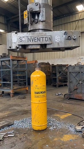 1.9M views · 10K reactions | Hydraulic press cutter and a gas cylinder amazing craft #ideas #craft #diy | SC Invention | Facebook