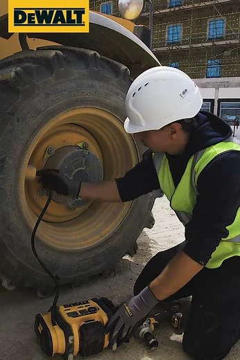 DEWALT DCC018 Inflator