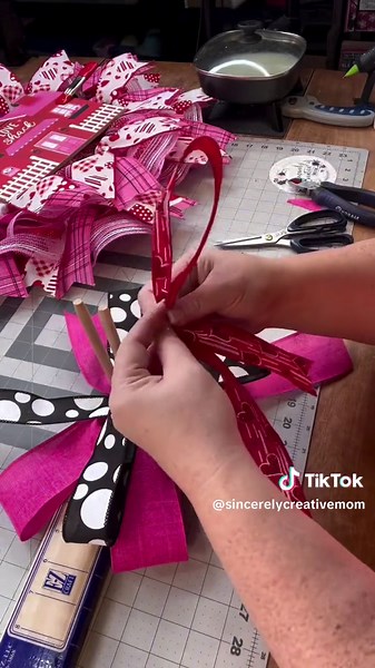 Being crafty and making your home beautiful can be a bit of an onsession! I hope to bring you aling in our journey! #valentinecraft #valentinebow #sincerelycreativemom #wreathmaker #creativecoaching