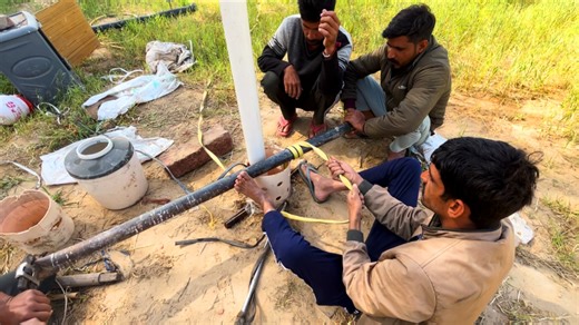 Motor put inside borewell using Jugaad! | Amazing Box