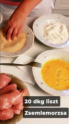 Sajttal sonkával töltött csirkemell elkészítése.