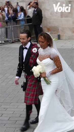 💍 Mel B a dit oui… avec une Spice Girl à ses côtés ! 💐 Ce week-end, Mel B a épousé son compagnon Rory McPhee lors d’une cérémonie aussi grandiose qu’émouvante à la cathédrale Saint-Paul de Londres. Un lieu mythique pour une union qui l’est tout autant ✨ Et pour ce grand jour, l’amitié était au rendez-vous : Emma Bunton, alias Baby Spice, était bien présente pour célébrer cette nouvelle étape dans la vie de son amie de toujours. 🎊 Girl Power à jamais... et désormais en robe blanche ! #MelB #Sp