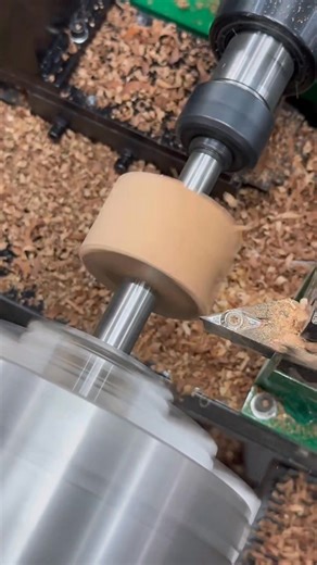 The wood lathe can be combined with a CNC machine — blending classic craftsmanship with modern precision ⚙️🪵 A perfect harmony between manual skill and technology! 💡 #WoodLathe #CNCWoodworking #WoodworkInnovation #ModernCraftsmanship #WoodTurning #HandmadeMeetsTech #WoodDesign #WoodArt #CNCMachine #TrendingNow #fblifestyle | WoodArt