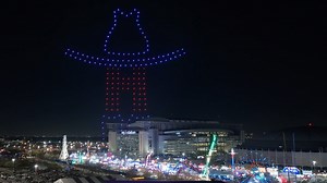171K views · 3.1K reactions | Lights, drones, action! Watch as 400 drones paint the night sky every Saturday and Sunday at 8 p.m. above NRG Arena. ✨ Drone Show presented by ExxonMobil ✨ | RODEOHOUSTON | Facebook