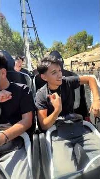 📍 Six Flags Magic Mountain, Valencia, CA 🎢 20+ roller coasters and tons of other rides ⏱️ Wait