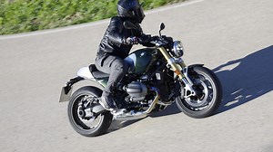 Prova BMW R 12 nineT: stile e prestazioni. La nostra prova, pregi e difetti [VIDEO E GALLERY] - Prove - Moto.it