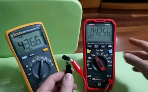 FLUKE福禄克12E+万用表测电容对比优利德UT61E+