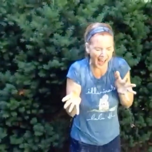 Sarah Rafferty Source on Instagram: "Throwback to when the #icebucketchallenge dominated social media! 🧊🪣 Follow @sarahraffertyupdates #sarahrafferty #pamelablake #chicagomed #onechicago #donnapaulsen #mlwtwb #walterboys #katherinewalter #suitssidebar #suitors #suitspeacock #darvey #gabrielmacht #ginatorres #rickhoffman #patrickadams #meghanmarkle #harveyspecter #jessicapearson #louislitt #mikeross #rachelzane #amandaschull #katrinabennett #katherineheigl #samanthawheeler #dulehill #alexwillia