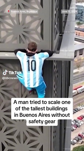 A Polish climber attempted to scale one of the tallest buildings in the Argentinian capital, but was caught by firefighters and brought down before reaching the top.