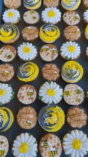 Spring Cupcake Decorating | Bee Theme Designs 🐝🌼✨