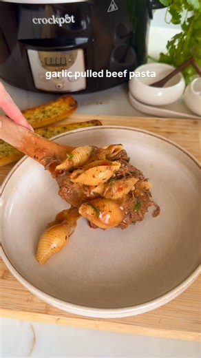 The best recipes of 2025 - 9/10! 💫✨ garlic pulled beef pasta, omg this what so so good! Get your slow cooker out this weekend & get it made! To make this for 4 people you will need: Ingredients - 500g casserole or brisket beef 300g pasta 1 red wine stock pot 1 beef oxo cube 1 onion finely diced 3 tsp minced garlic 2 tsp basil 2 tsp oregano 1 tsp thyme Pinch salt & pepper 2 tbsp tomato puree 1 tin chopped tomatoes 250g water 100ml single cream 50g grated parmesan Bunch fresh basil finely chopped