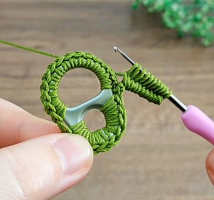 134K views · 3.6K reactions | gorgeous recycling  very easy and flashy crochet keychain | Knitting & Crochet World | Facebook
