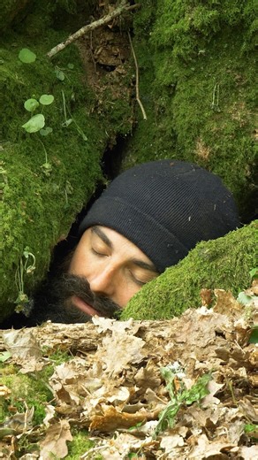 Wedged?! 😱 #building #survival #shelter
