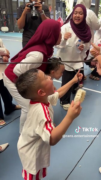 Kelakuan Lucu Rayyanza pada 17 Agustus!