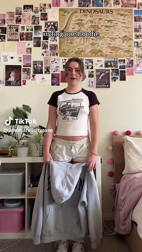 Styling Tips for Oversized Hoodies: Fashion Ideas & Outfit Inspiration