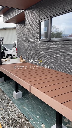 お疲れ様です！ 今日は、ウッドデッキ 間口7m 奥行1m40cm 掃き出し窓と床板の隙間もバッチリ👌 久しぶりに大きなウッドデッキでした😊 #イシンホーム#森下住建 #ウッドデッキ #現場 #現場女子 #エクステリア #エクステリア工事 #お庭 #ガレージ #外構 #外構工事 #京都 #三協アルミ #LIXIL #ykkap #EXB