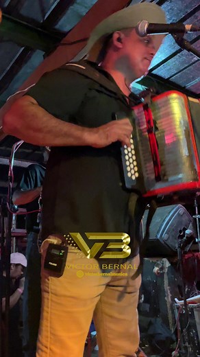 Cumbia Típica con Víctor Bernal: Fiesta Panameña