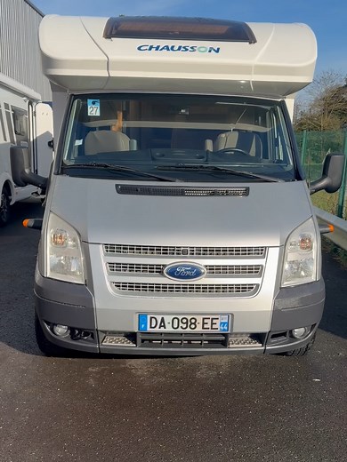 🚐 CHAUSSON FLASH 28 👉 Année : 2013 👉 71 755 km 👉 4 places carte grise / 4 couchages 👉 Motorisation Ford 2.2L – 140 ch ⚙️ Équipements : ✔️ Panneau solaire ☀️ ✔️ Store extérieur ✔️ Porte-vélos 🚲 ✔️ Attelage ✔️ Caméra radar de recul ✔️ Multimédia ✔️ Télévision 📺 ✔️ Antivol de porte ✔️ Antenne satellite automatique ✔️ Grand réfrigérateur trimixte 📐 Dimensions & autonomie : 📏 Longueur : 7,19 m 💧 Eau propre : 120 L / eaux usées : 100 L Un camping-car fiable, confortable et prêt à prendre la