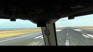 "The departure" コックピットからの離陸動画です☆ 今回は中部国際空港編。大型タンカーが見えるなど海上空港ならではの離陸をお楽しみください♪（B767-300・RWY36・1分39秒） ※操縦席後方の補助座席より、撮影スタッフが許可を得て撮影しております。 | ANA.Japan