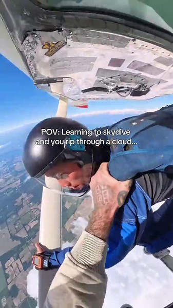 Day 3 of getting my skydiving license and we accidentally ripped through the clouds. What an experience!!!