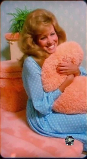 1970s Bathroom Carpet Trend Was REAL… And She Loved It 🤯 Parody