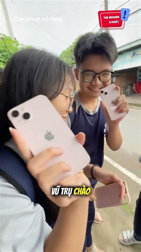 Trùm cuối dùng hẳn iPhone 17 màu cam: 😆 #shorts