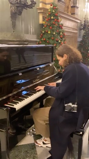 8 bars that I can play on piano 😂 What is your “dream to play” instrument? | Anastasia Kobekina Cellist