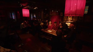 🐇 LES CHANSONS DU LAPIN **La Complainte de Mandrin** raconte l’histoire de **Louis Mandrin**, contrebandier du XVIIIᵉ siècle devenu une figure légendaire de la révolte contre l’injustice et les impôts royaux. Arrêté et exécuté en 1755, son destin inspira le peuple : très vite, sa mémoire se transforma en chanson. Transmise oralement de village en village, *La Complainte de Mandrin* traversa les siècles, reprise par les soldats, les poètes, les révoltés, popularisée au XIXe siècle par la Commune