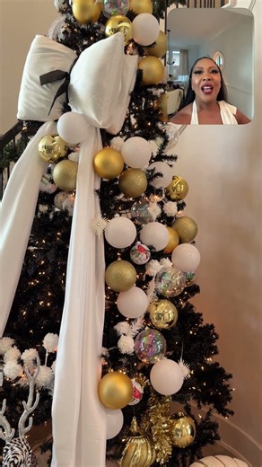 It’s Black Christmas Tree and Bow #blackchristmastree #christmasdecor #treedecoration #happyholiday