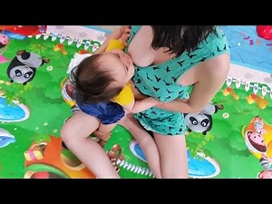 BREASTFEEDING A BIT OF BREAST MILK BEFORE GOING OUT TO GRANS DAY280 母乳