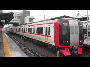 雨の中の名鉄国府駅 2200系の11時23分発特急岐阜行き