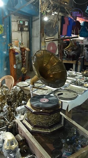 shehnaz on Instagram: "There are days you can find me exploring the vibrant streets of chennai aka MOORE MARKET! Rich in heritage and definitely something to pick for everyone and anyone! From antique souvenirs to variety of books they have it all🥰 #ad #superchennai #mooremarket"