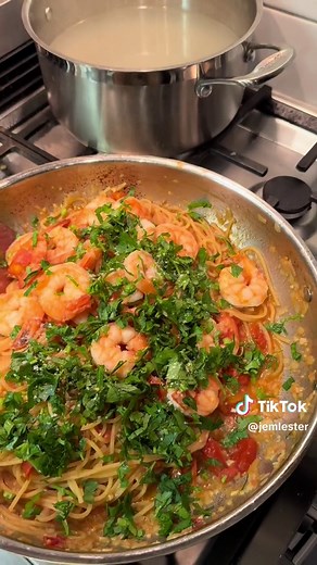 Delicious Prawn Pasta Recipe with Garlic and Tomato