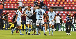 Suspenden el Gallos-Atlas por violencia en las tribunas