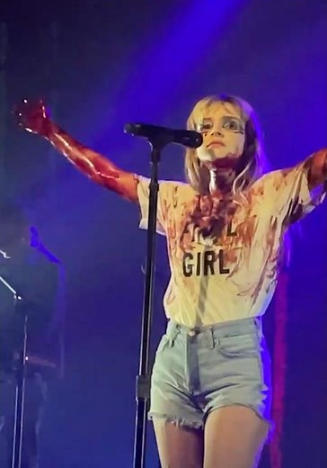 I Don't Want to Say...I'm Afraid to Die. Chvrches #concert #live #chvrches #synthwave