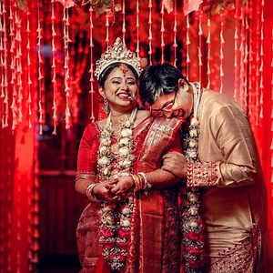 Nothing makes our day quite like hearing people speak about how stunning the bride looked in her wedding and reception sarees. Thank you for shopping with us! Here's a little sneak peek of that joyous moment from our clients. Drop by our store to explore our collection! Our store locations: 📍 Triangular Park 📍 Burrabazar 📍 College Street Dial our number at 📞 91 9330054741 #bridetobe #groomtobe #weddingseason2024 #weddingshopping #specialmoments #sareelovers #sareeshopping #weddingattire #tra