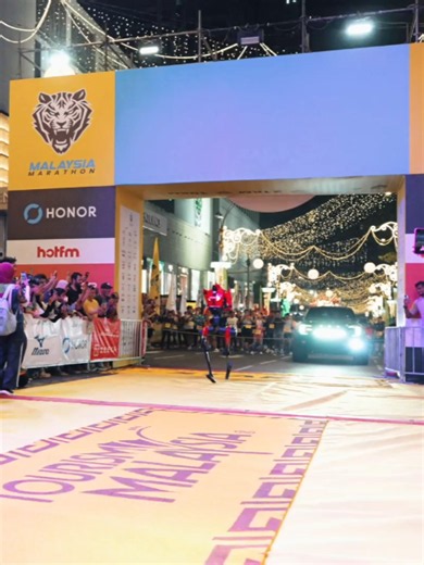 Last weekend was a crazy one for us and for Malaysia! 🇲🇾 We made history together, with two humanoid robots taking to the streets of KL, something we never imagined we’d get to witness! The response was massive, and we truly appreciate all the love and excitement! ❤️ If you missed the moment, here’s a recap of a weekend we’ll never forget! #HONOR #MalaysiaMarathon2026 #HONORMalaysia #HONORHumanoidRobot