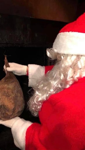 🎄Spring House Hickory Smoked Ham🎄 It just doesn’t feel like Christmas without some Smoked Ham on the table. Whether it comes straight from our smokehouse to your oven or we do the cooking and pulling for you, you can’t go wrong! We will be featuring this SpringHouse staple on our menu in the next few weeks, some come in and get a taste before adding it to the menu for your Christmas Feast. | The SpringHouse