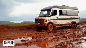 490K views · 13K reactions | Mipetraka ialahy dia mijery 﫡﫡﫢 Hoe maninona ny Bus Kasety? Ity ilay sombiny nandrasanao e  #MDHR Lalan-dratsy 2025 Passion Off Road Off Road Madagascar Mada Hors Route | MADA Hors Route | Facebook