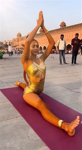 हनुमानासन - Monkey Pose (Hanumanasana)