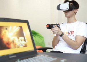 CLOVR App Lets You Play Any Game In Virtual Reality