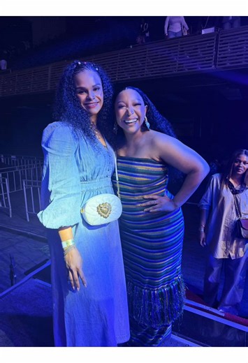 Such a special evening I had with Naomi, Todd, and Rorisang @RorisangT . Their teachings and music have carried me through many seasons of my life, through both the highs and the lows. So grateful to be around strong, confident, Godly women who walk boldly in their calling. 🙏@Naomi Raine @Todd Galberth