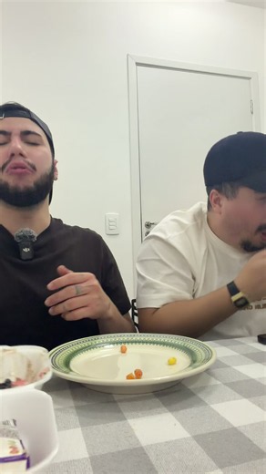 A PIOR BALA DO MUNDO 🤮 | provando balinhas ruins e boas