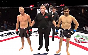 顶尖MMA对决，首回合不到一分钟精彩KO，一个飞腿结束战斗