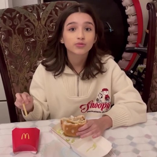 ‏احلىى بوسهههه 🥹🥹🥹💖💞💞💕💗🌷🌷@ALJ SISTERS